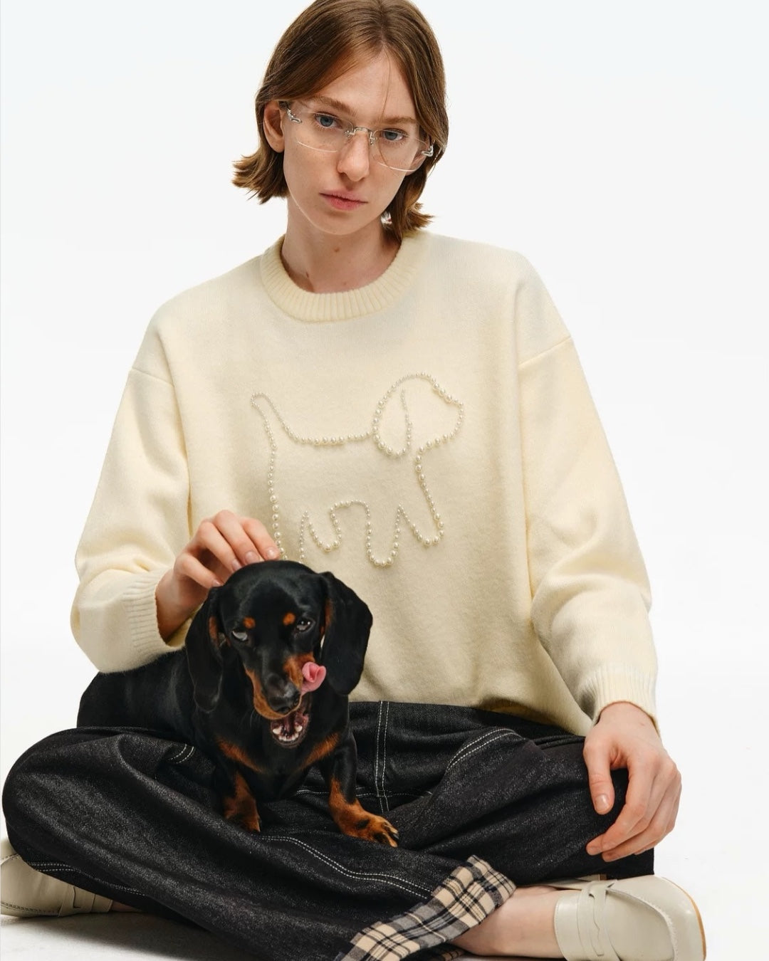 DACHSHUND PEARL SWEATER