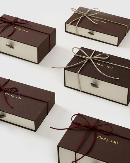 SIGNATURE GIFT BOX