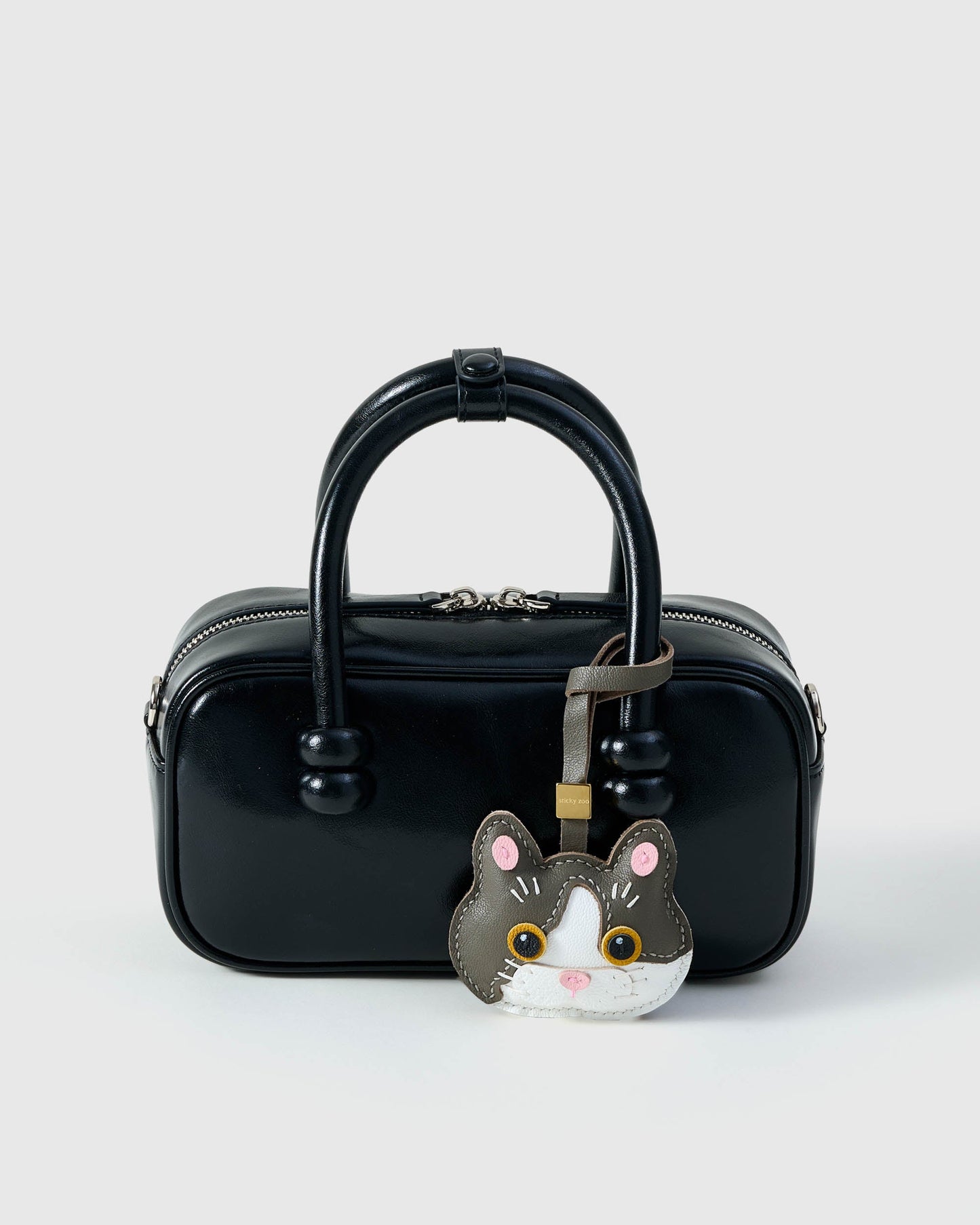 BRITISH SHORTHAIR CAT CHARM – GRAY MUSE EDITION