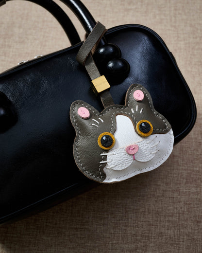 BRITISH SHORTHAIR CAT CHARM – GRAY MUSE EDITION