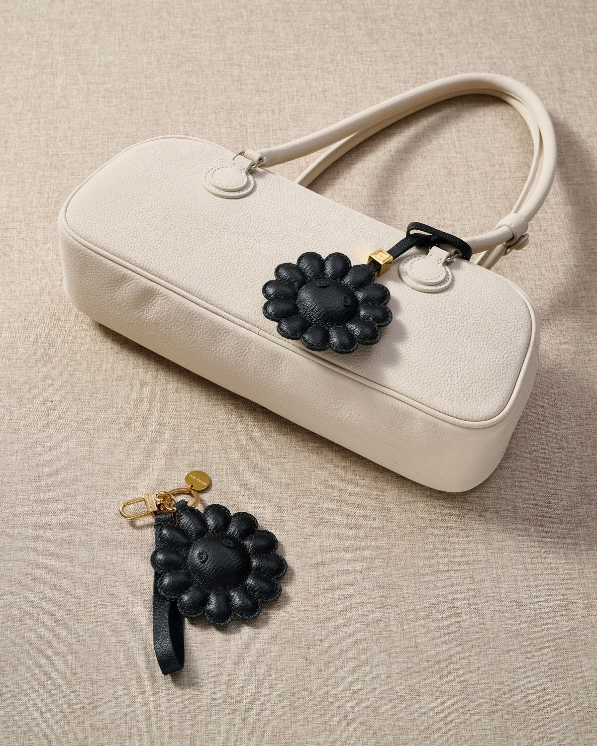 PLAIN NIGHT FLOWER CHARM