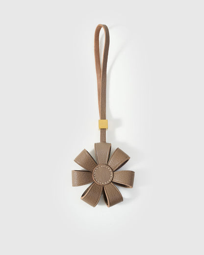 DAISY BAG CHARM