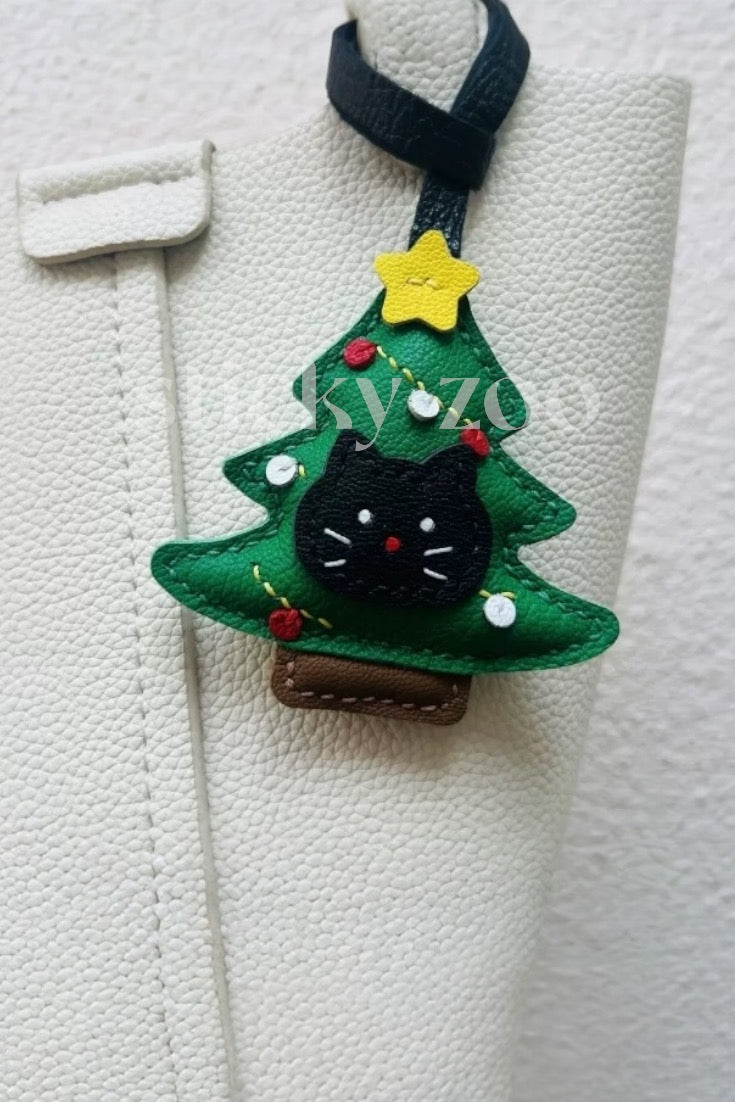KITTEN IN CHRISTMAS TREE CHARM