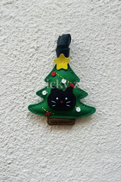 KITTEN IN CHRISTMAS TREE CHARM